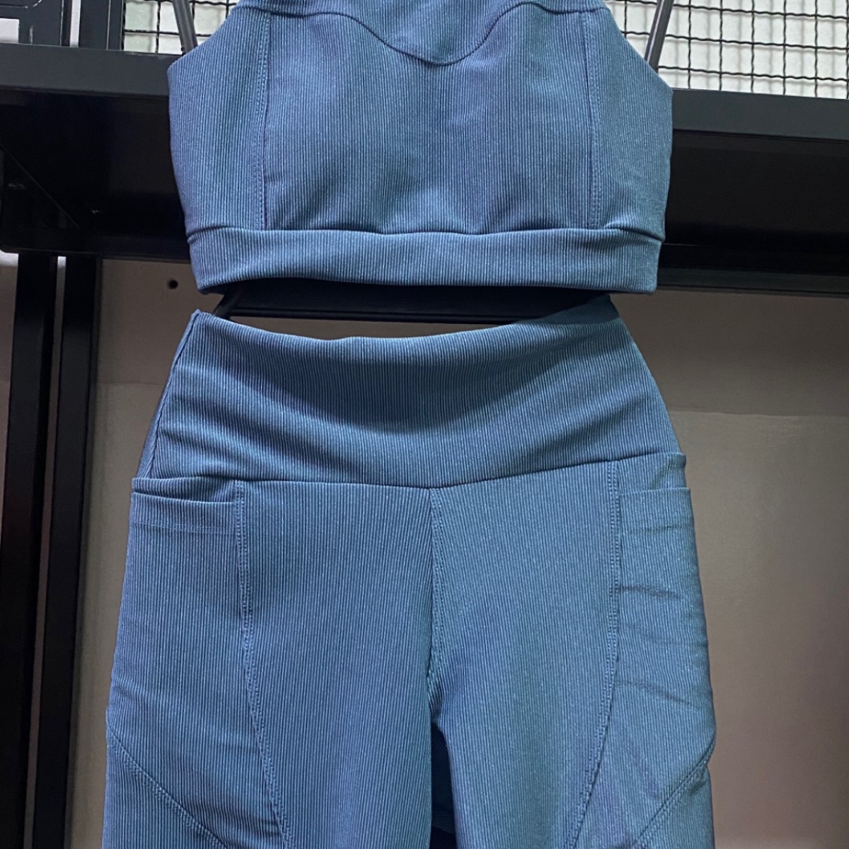 Conjunto Top + Short c/ Bolsos Poliamida Canelado