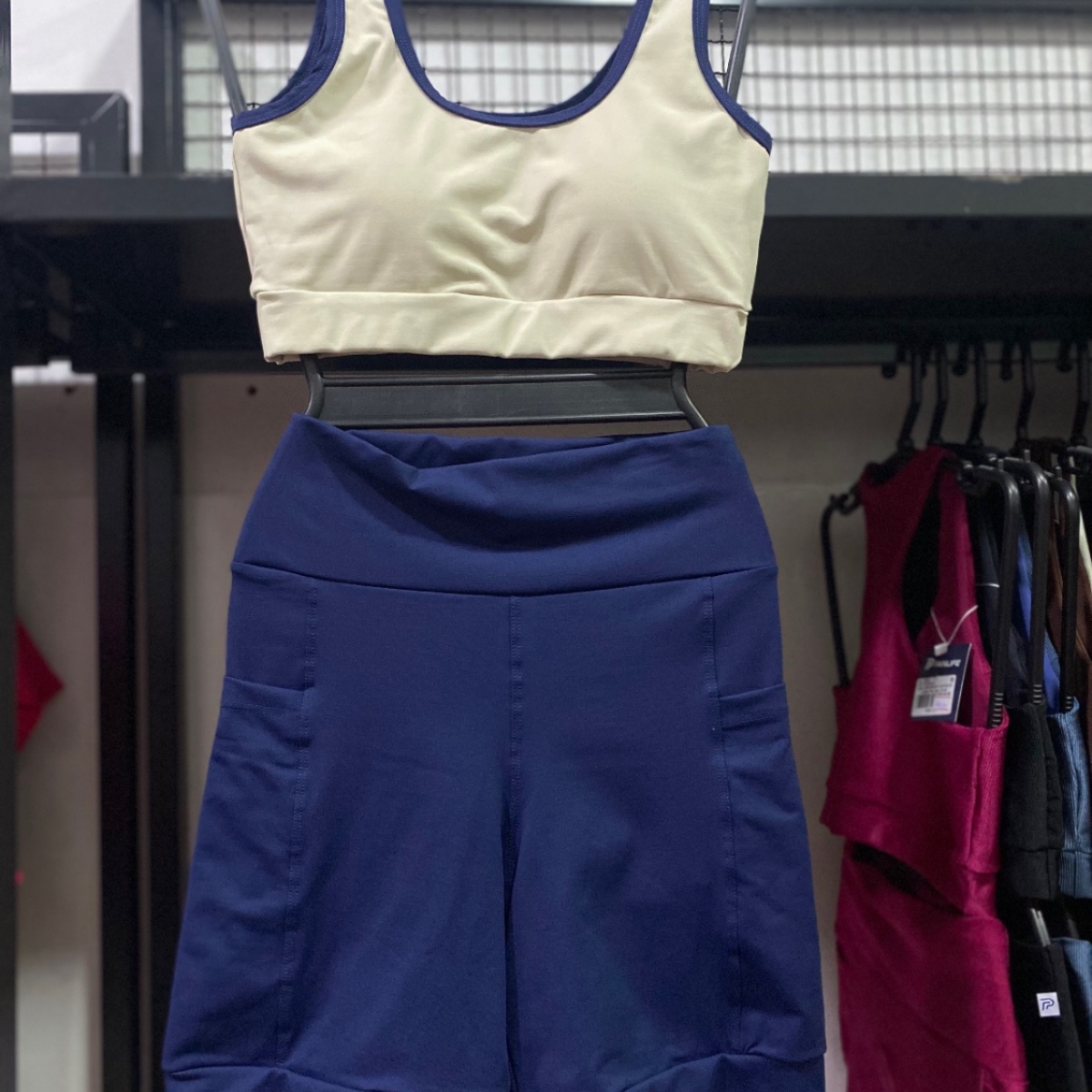Conjunto Top + Short c/ Bolsos Poliamida